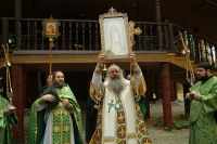 Митрополит Кирилл совершил Божественную литургию в обители Царственных страстотерпцев